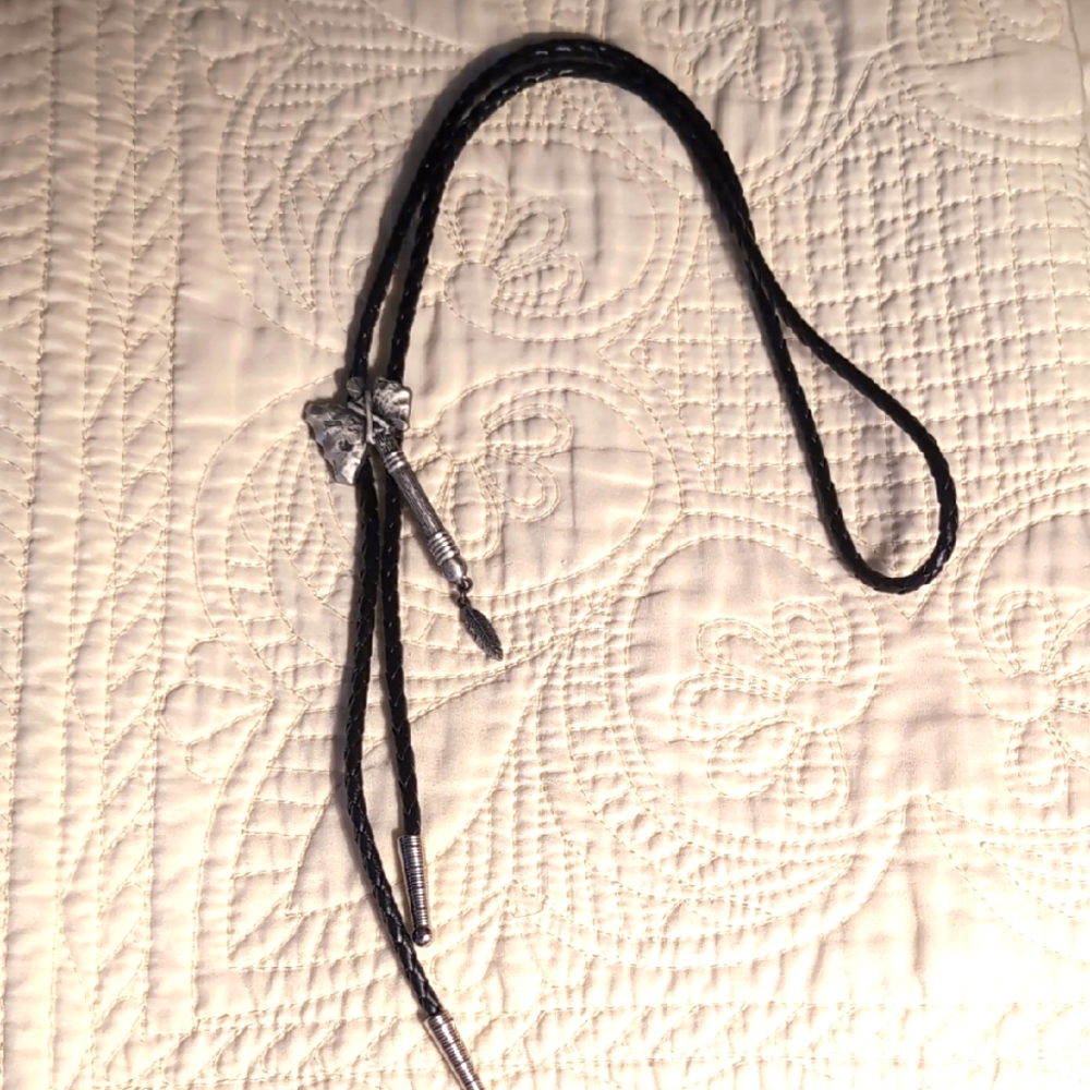 Tomahawk Bolo Tie with Silver Tips
